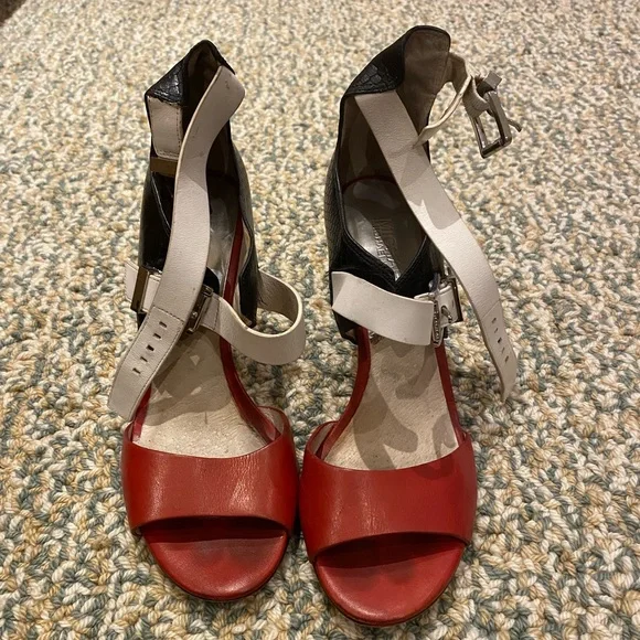 Designer - Picture 1 of 3